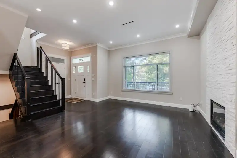 5506 COLLEGE STREET - photo 4 of 37