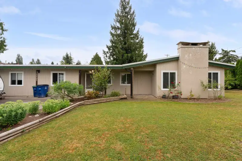 22702 123 AVENUE - photo 2 of 36