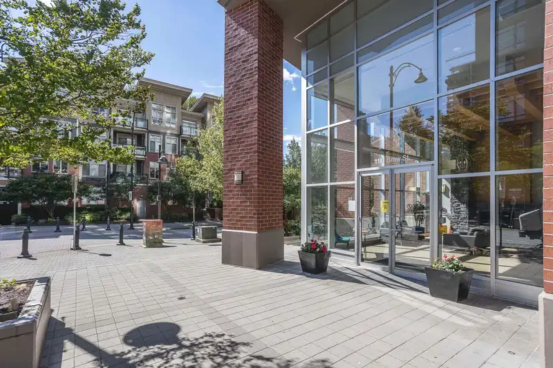 903 110 BREW STREET - photo 2 of 40