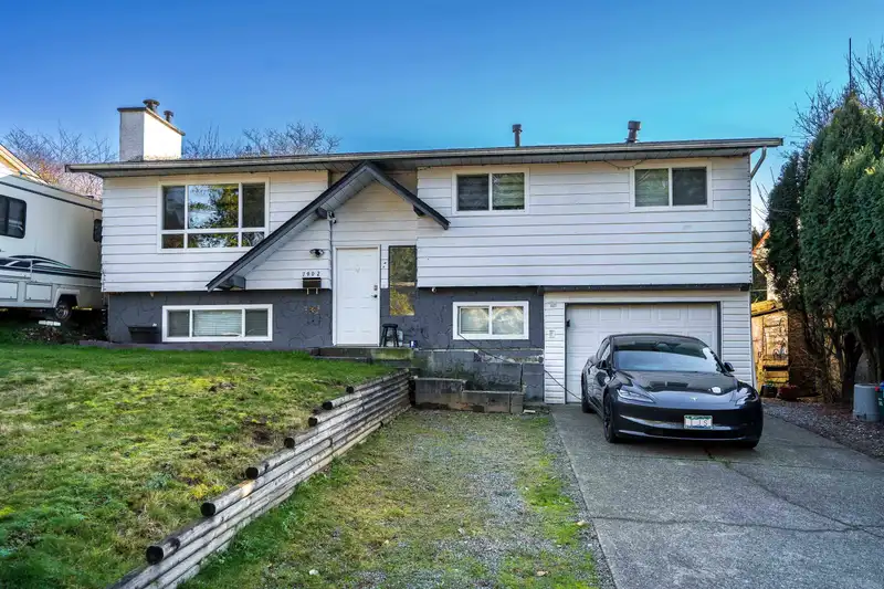 7902 HERON STREET - photo 1 of 33
