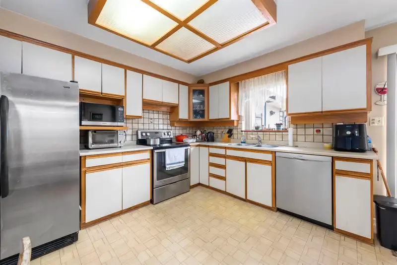 3481 DIEPPE DRIVE - photo 2 of 36
