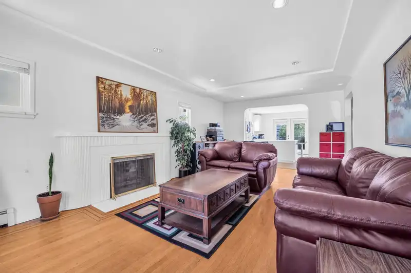 1036 NOOTKA STREET - photo 4 of 26
