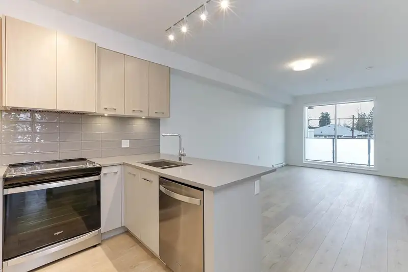 206 4933 CLARENDON STREET - photo 2 of 40