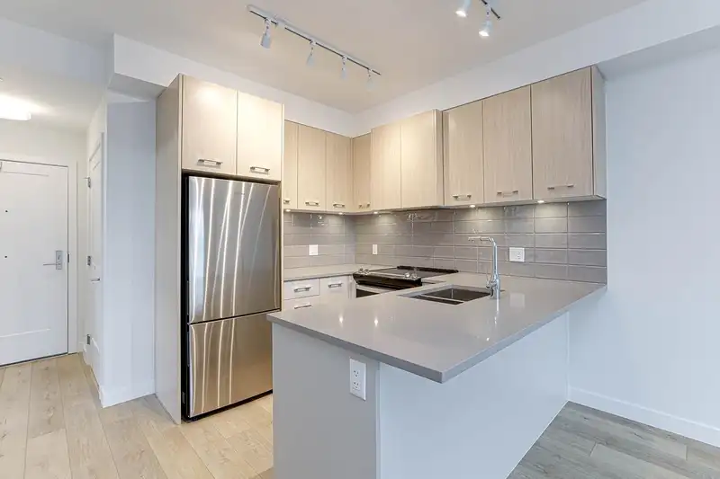 206 4933 CLARENDON STREET - photo 3 of 40