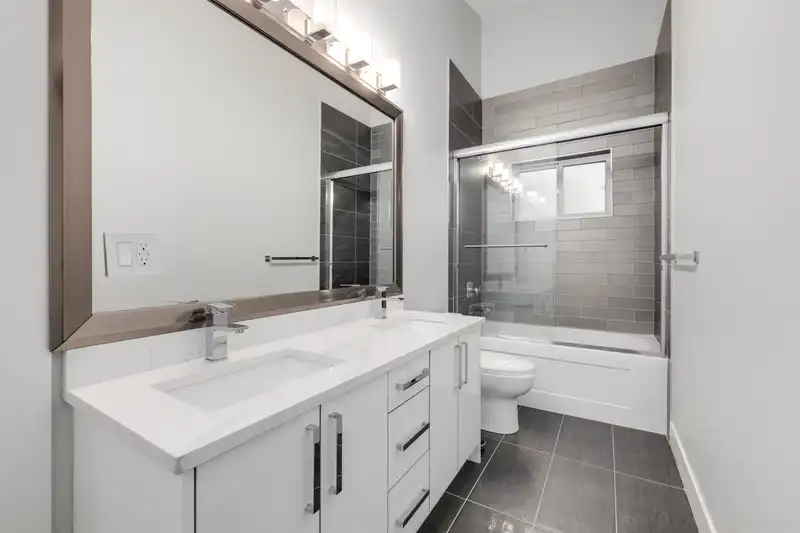 2071 165 STREET - photo 2 of 26