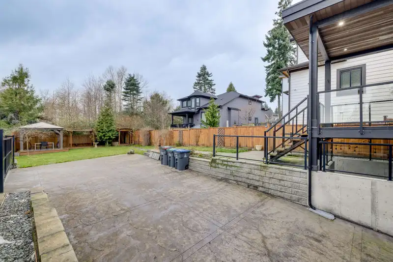 2071 165 STREET - photo 4 of 26