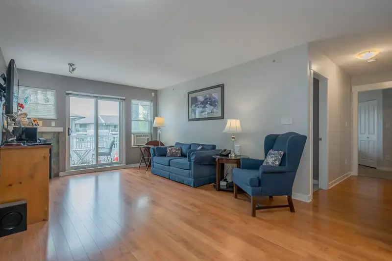 410 20750 DUNCAN WAY - photo 4 of 34