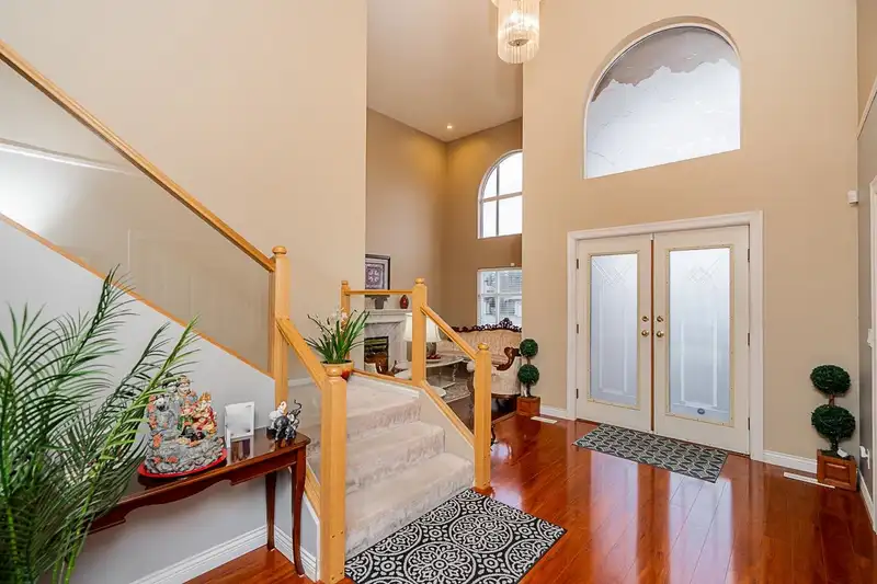 13732 58 AVENUE - photo 3 of 30