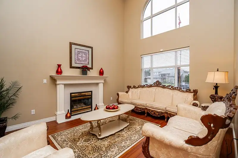 13732 58 AVENUE - photo 4 of 30
