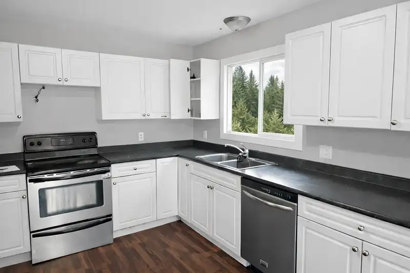 28140 56 AVENUE - photo 2 of 10