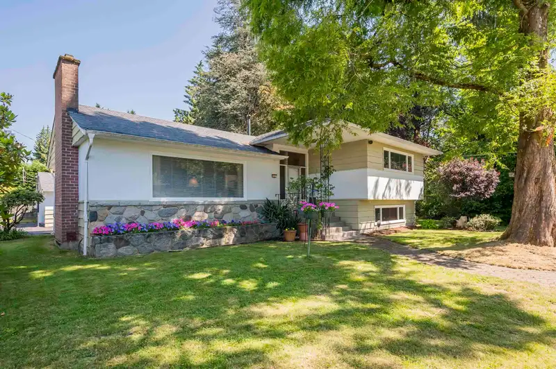 541 COCHRANE AVENUE - photo 1 of 34