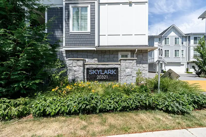 41 20321 80 AVENUE - photo 2 of 40