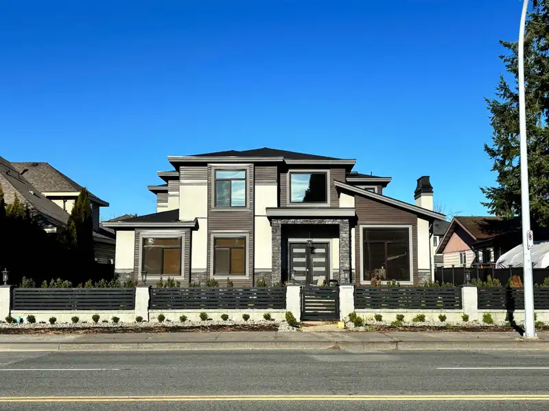 14969 96 AVENUE - photo 1 of 36