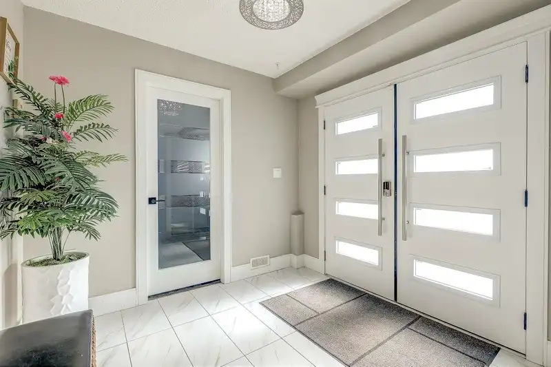 11467 87 AVENUE - photo 3 of 38