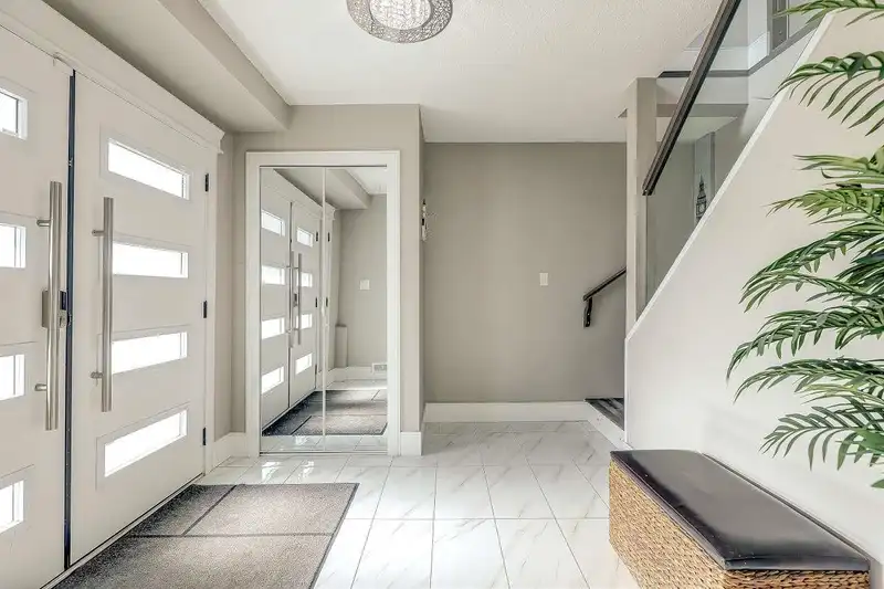 11467 87 AVENUE - photo 4 of 38