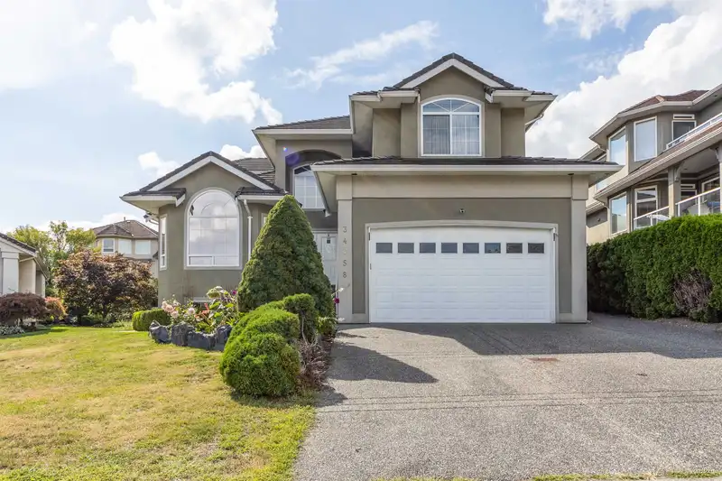 34758 PAKENHAM PLACE - photo 1 of 40