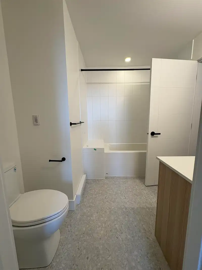 622 20769 FRASER HIGHWAY - photo 2 of 7