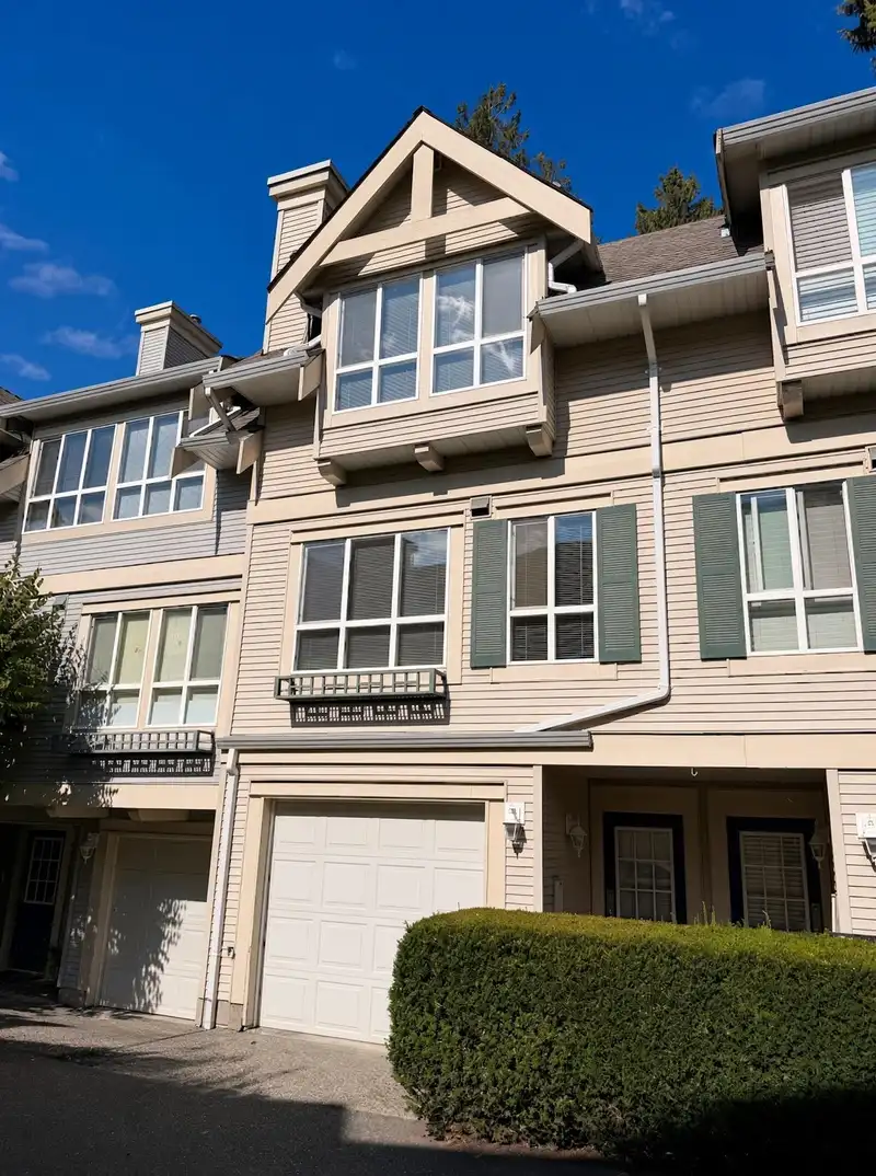 90 8844 208 STREET - photo 3 of 18