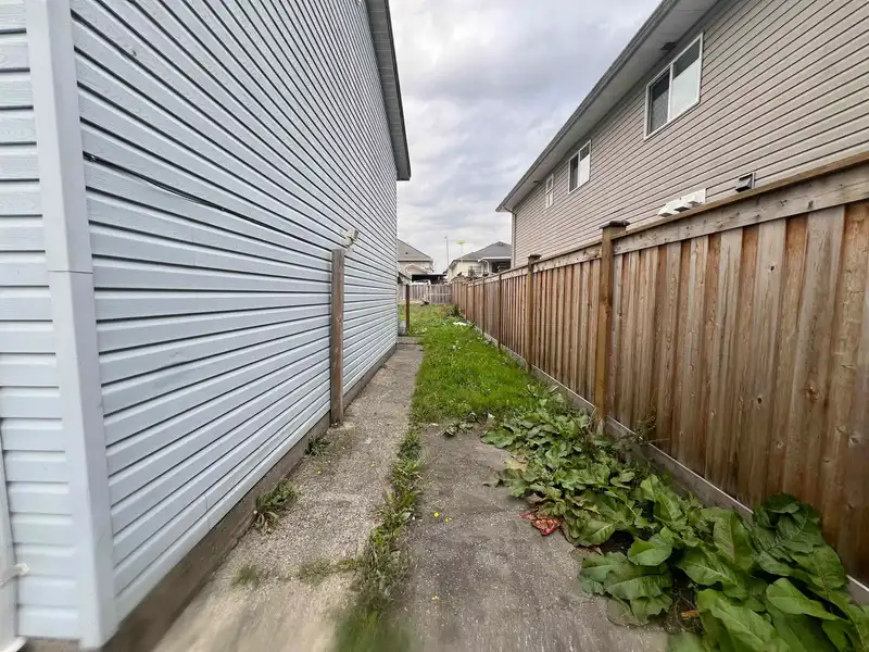 13421 87A AVENUE - photo 3 of 19