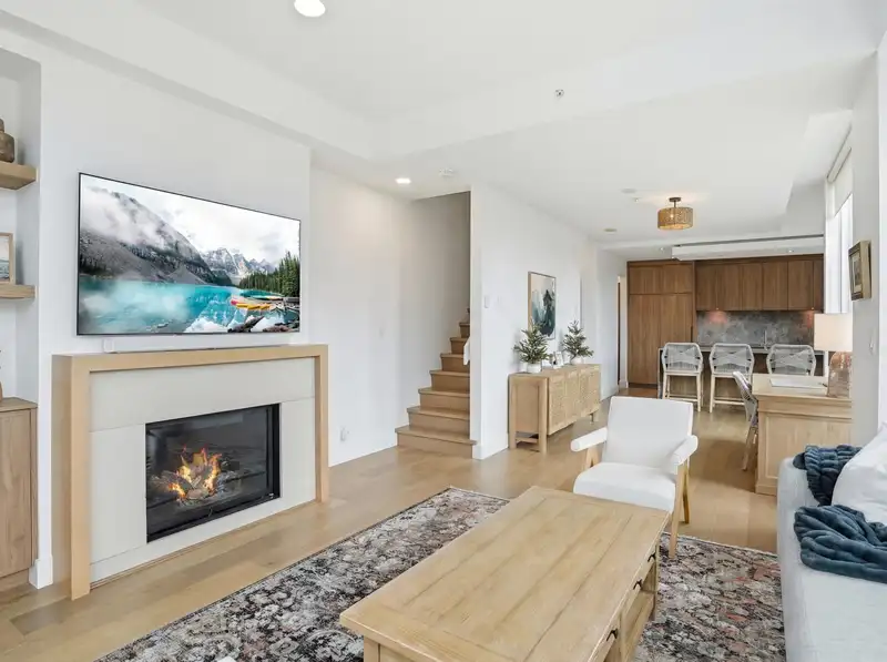 1576 W 8 AVENUE - photo 4 of 35