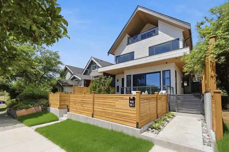 1 625 E 24TH AVENUE - photo 1 of 35