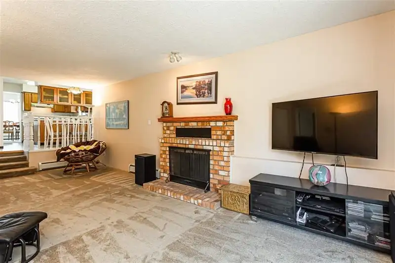 9092 HARDY ROAD - photo 4 of 12