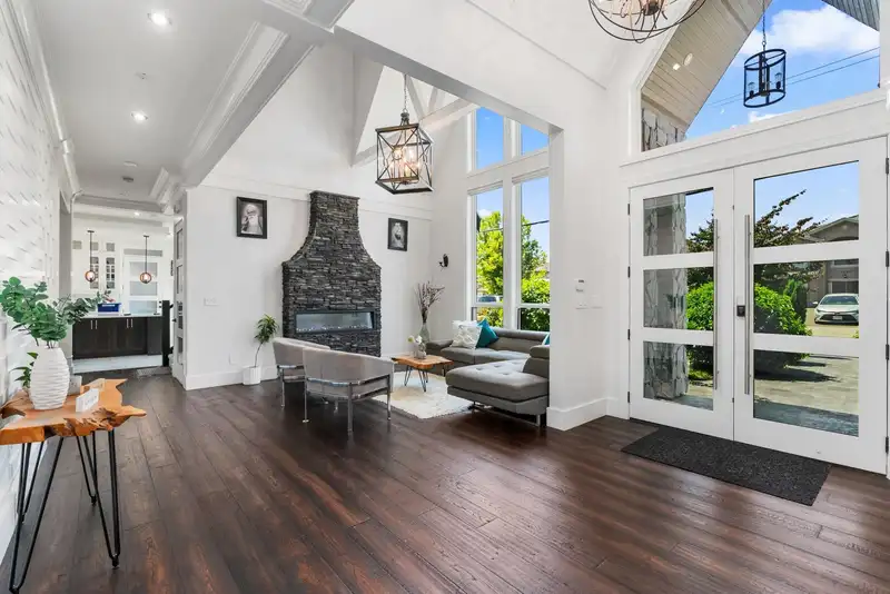 8866 134B STREET - photo 3 of 34
