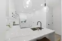 202 720 ROBINSON STREET - thumbnail 12