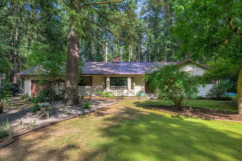 2546 200 STREET - photo 2 of 36