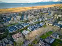 9240 CHAPMOND CRESCENT - thumbnail 3