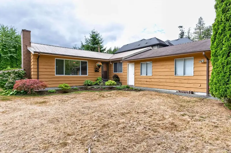17180 4 AVENUE - photo 2 of 40