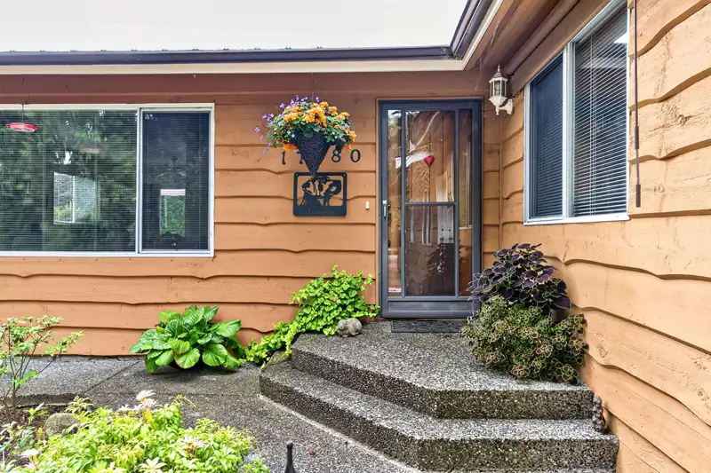 17180 4 AVENUE - photo 4 of 40
