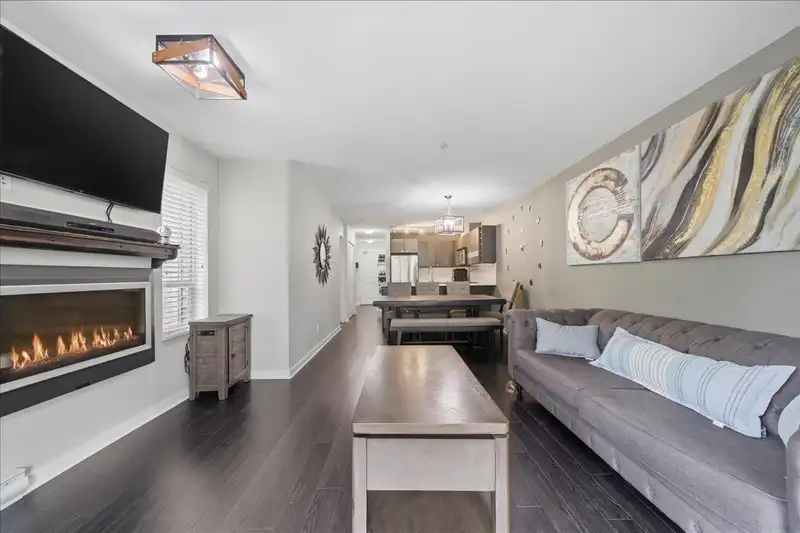 215 21009 56 AVENUE - photo 1 of 23
