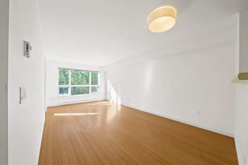 301 3575 EUCLID AVENUE - photo 4 of 23