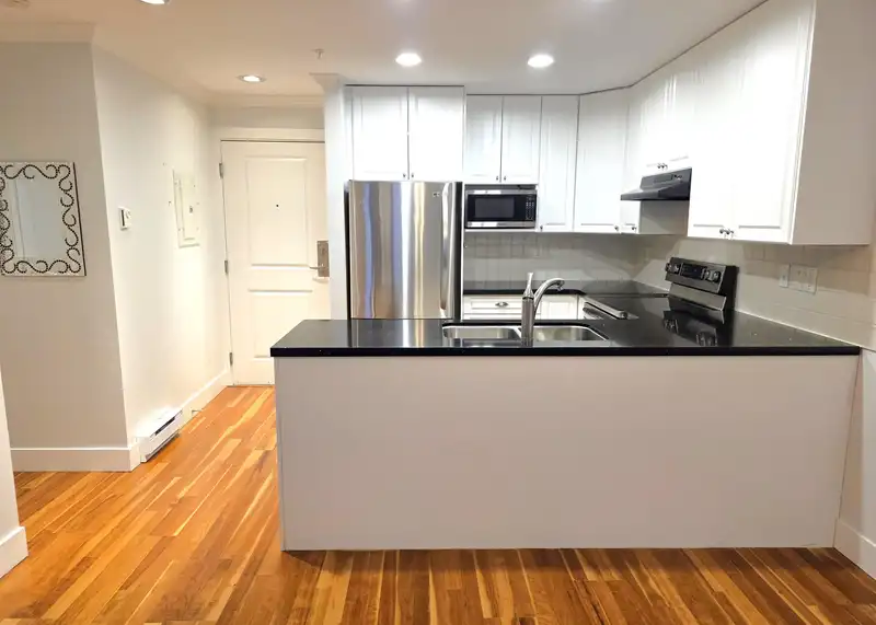 209 15350 16A AVENUE - photo 3 of 32