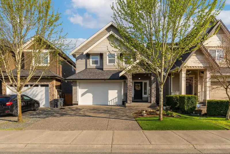 20923 81 AVENUE - photo 1 of 40