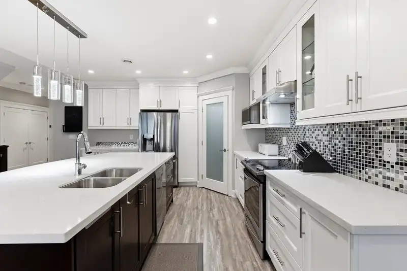 20923 81 AVENUE - photo 4 of 40