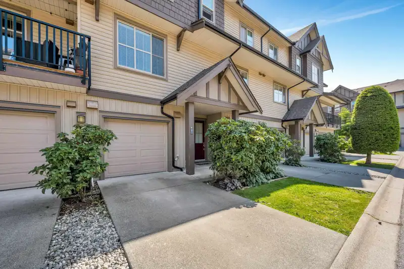 81 9525 204 STREET - photo 1 of 39