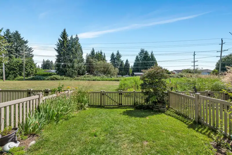 81 9525 204 STREET - photo 3 of 39