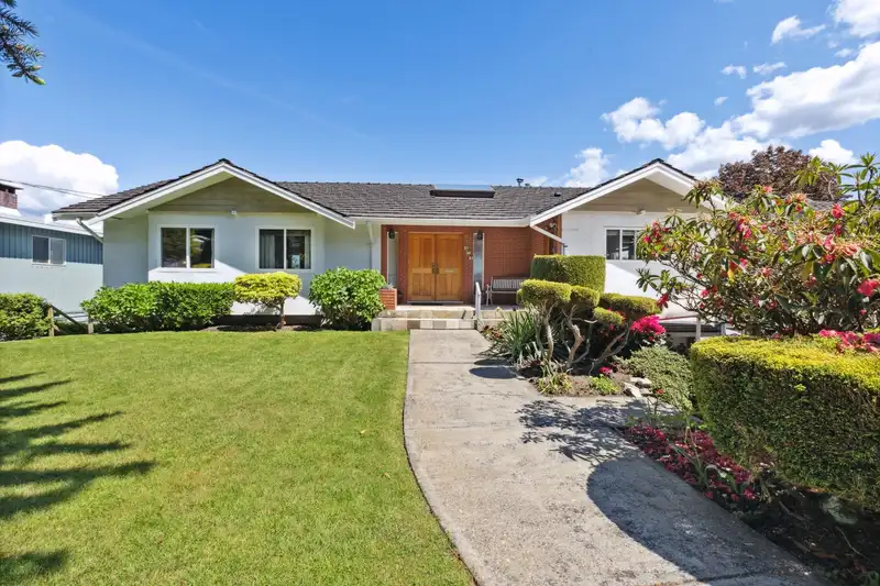 474 FAIRWAY DRIVE - photo 1 of 26