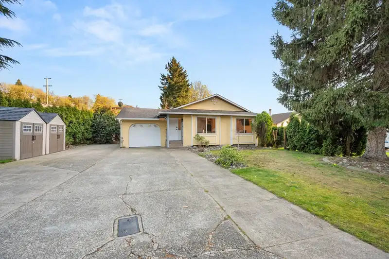 35186 SKEENA AVENUE - photo 3 of 30