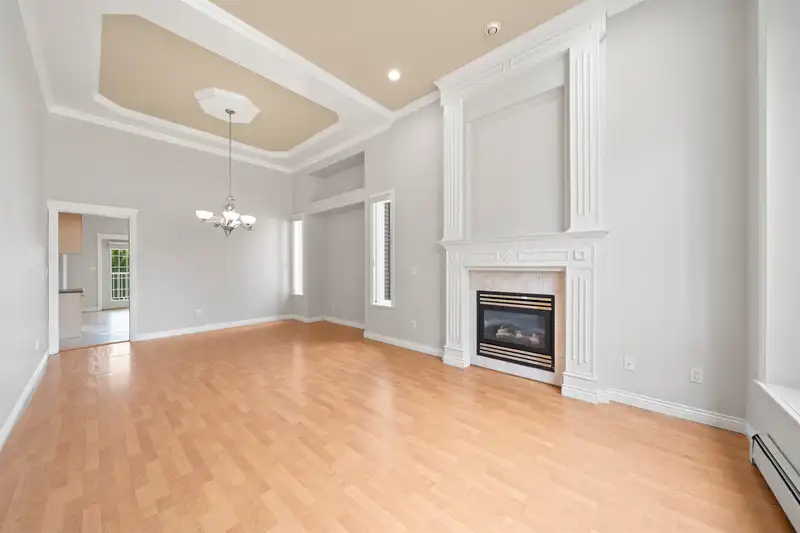 15648 83A AVENUE - photo 4 of 40