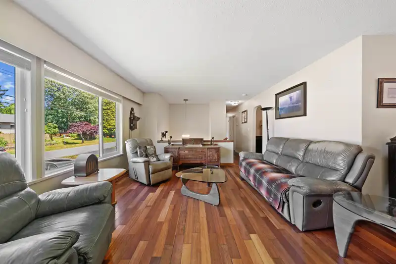 21656 DONOVAN AVENUE - photo 4 of 33