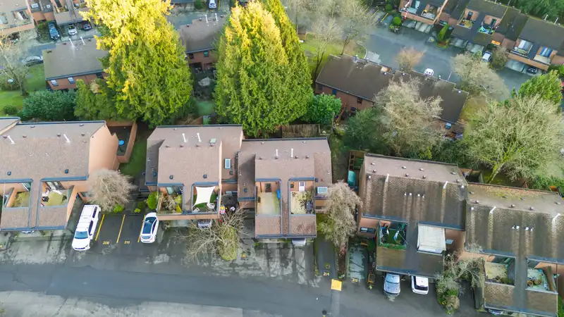 216 CAMBRIDGE WAY - photo 4 of 39