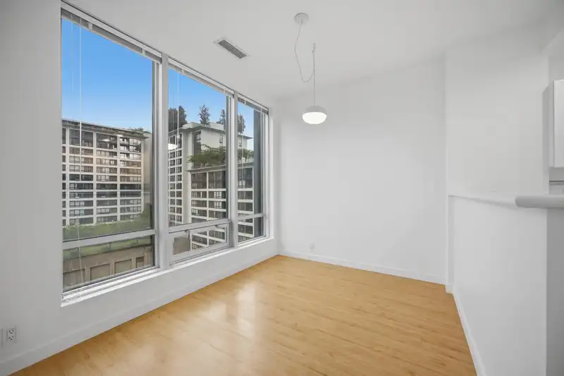 1110 989 NELSON STREET - photo 3 of 33