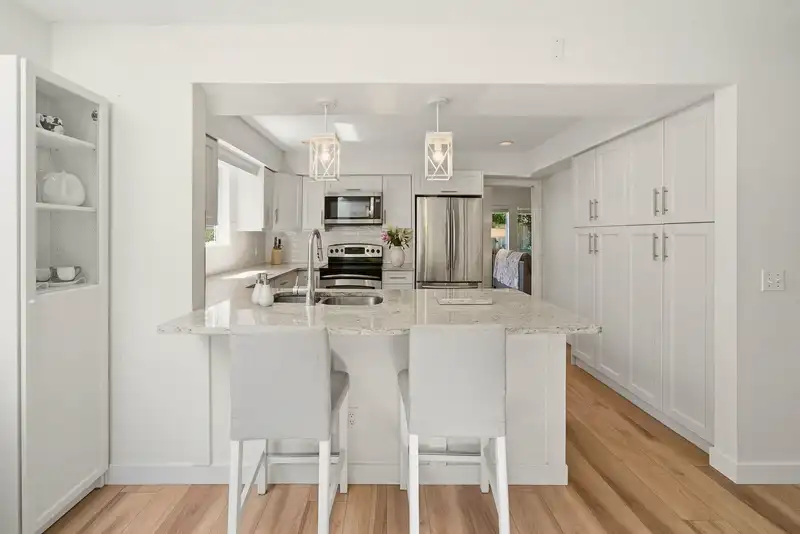 27 1001 NORTHLANDS DRIVE - photo 3 of 35