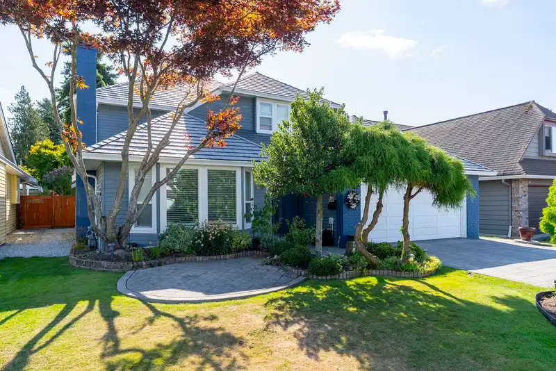 4652 55A STREET - photo 2 of 36
