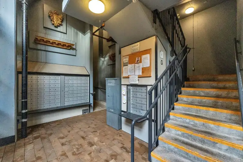 404 138 E HASTINGS STREET - photo 2 of 22
