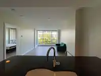 602 2968 GLEN DRIVE - thumbnail 3