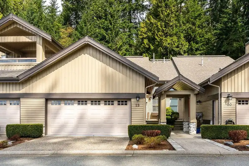 29 1550 LARKHALL CRESCENT - photo 4 of 40